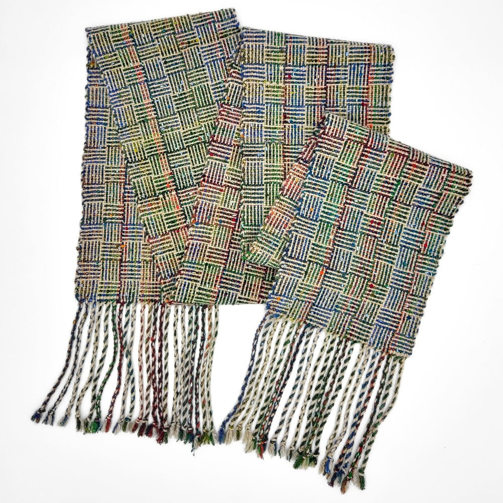 Close up of the Logcabin scarf